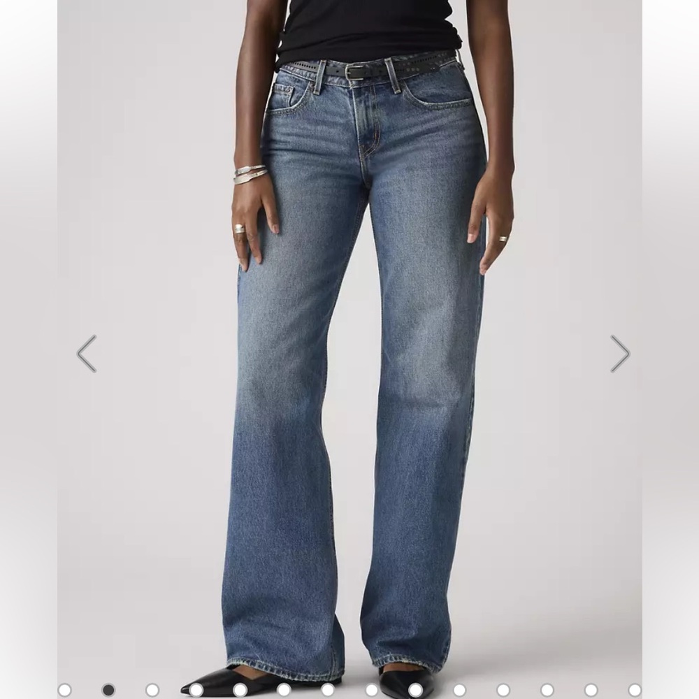 LEVI’s LOW LOOSE BLUE JEANS. SIZE 28. NWOT. 💙 👖